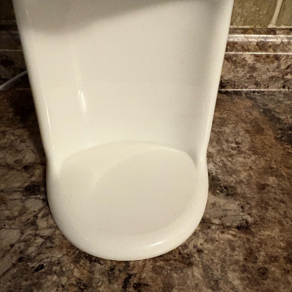 Baby brezza water dispenser 
Dispenses perfect temperature water for bottles - Picture 2 of 3